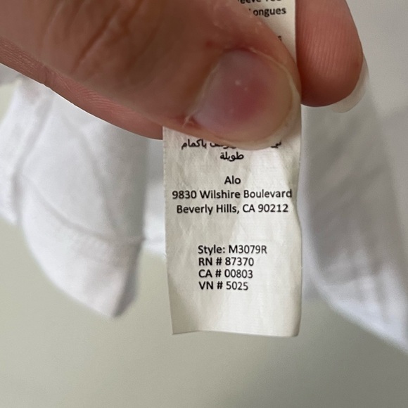 ALO Yoga Activewear Triumph Long Sleeve Tshirt in White Mens Size XL - Picture 12 of 13